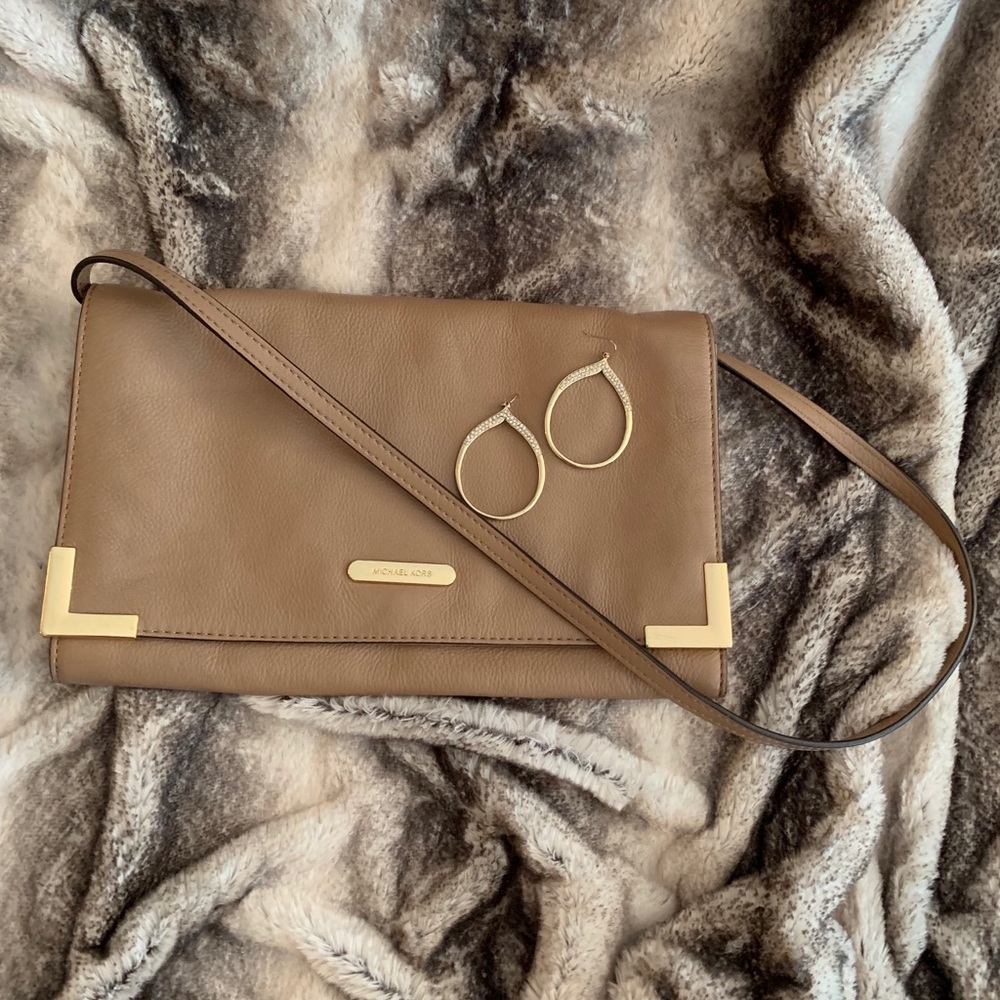 Authentic Michael Kors beige leather shoulder bag